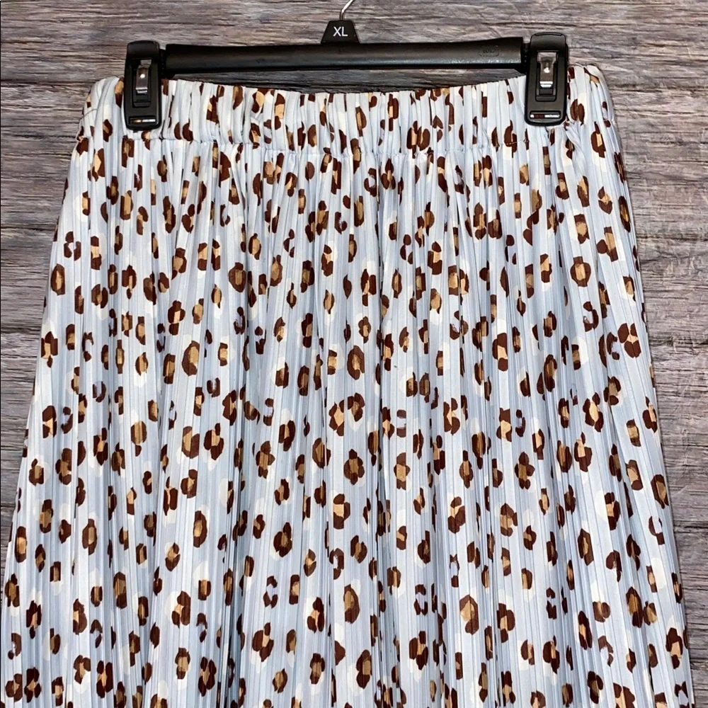 Sold* Ann Taylor Leopard Print Pleated Midi Skirt - Picture 5 of 8